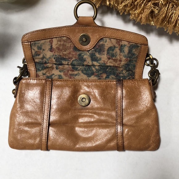 HOBO Tan Purse/Clutch/Wristlet with Chain Strap - Picture 9 of 10